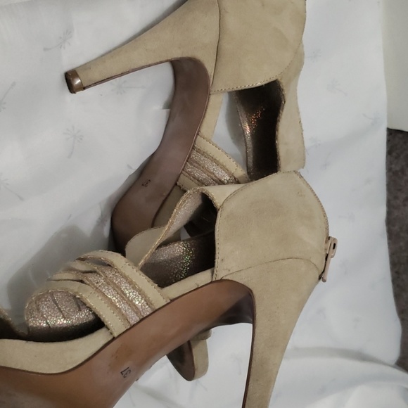 Heels - Picture 2 of 3